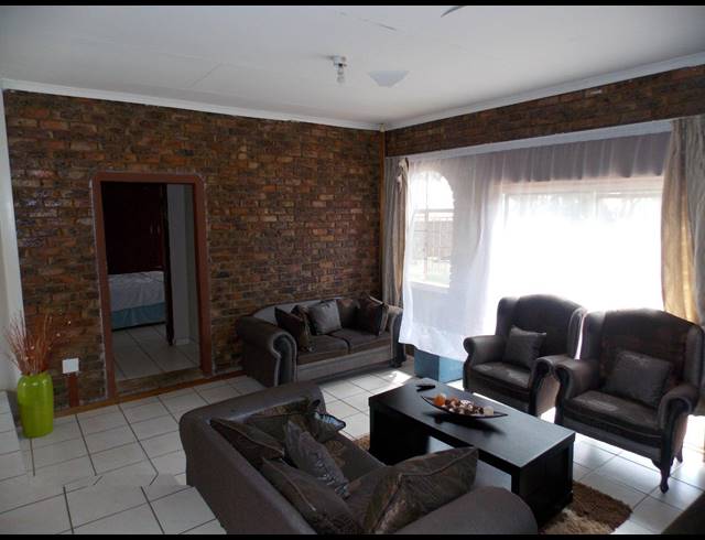 3 BEDROOM HOUSE SOLD IN THE ORCHARDS